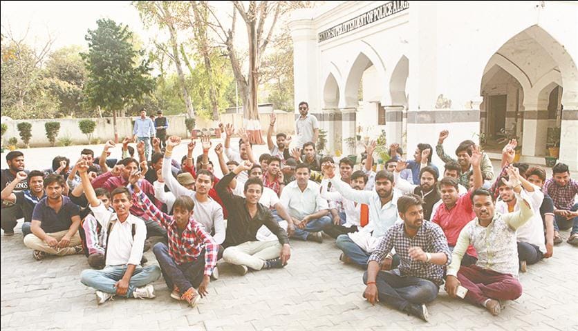 BSc in AMU ruthlessly beaten student, head torn