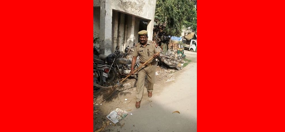 on cm adityanath yogi cops of ncr cleans their police stations