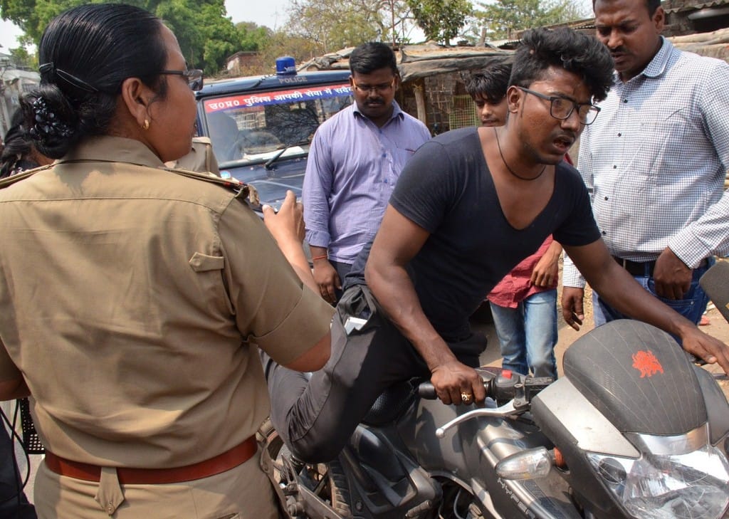 Police arrst to two ruffians