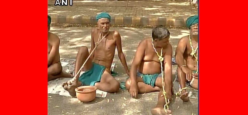 Actors Prakash Raj join the farmers from Tamil Nadu, protesting at Jantar Mantar for drought relief
