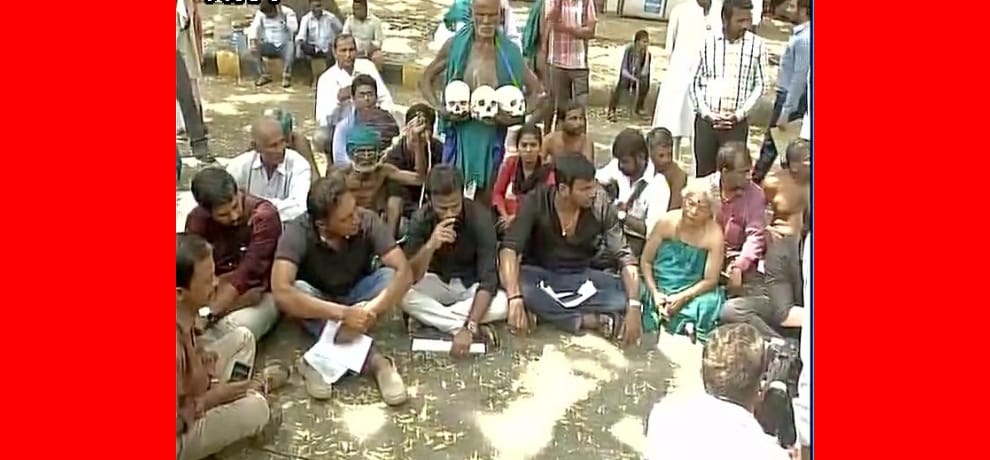 Actors Prakash Raj join the farmers from Tamil Nadu, protesting at Jantar Mantar for drought relief