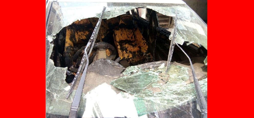 fire in car, burnt two children in delhi