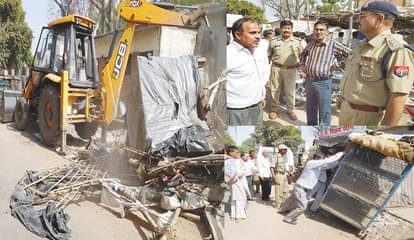 हमीरपुर के राठ इलाके में अवैध बूचड़खाने हटाते पुलिसकर्मी