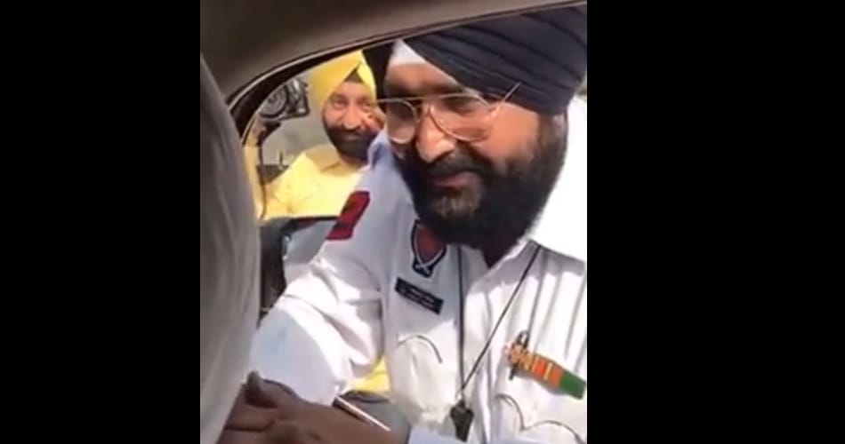 Manpreet Badal catches cops taking bribe
