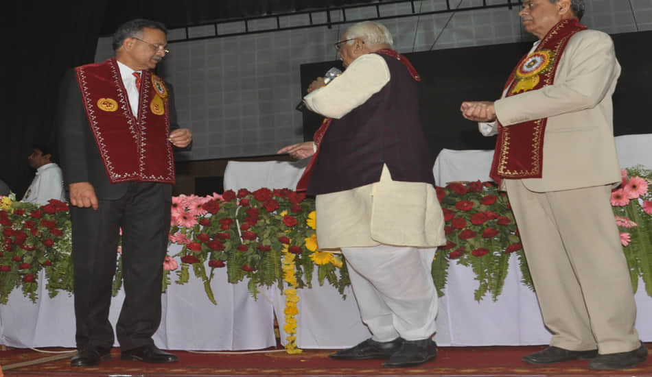 governer ram naik angry on stage in kanpur university programme