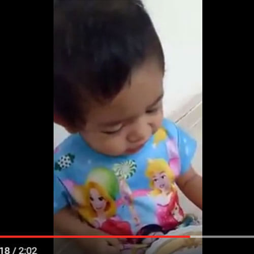 baby feed alive earthworms by mother