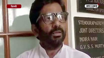 Fir filed against Shiv sena MP ravindra gaikwad for attacking Air India Staff 