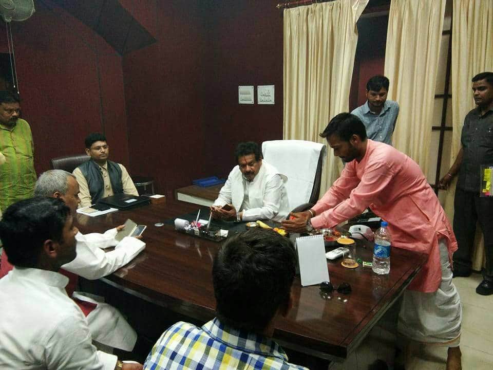 sp baghel found alcohol can in ministry   