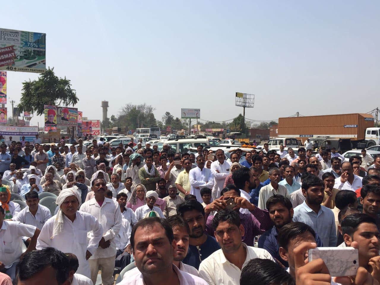 A grand welcome of BJP leader Om Mathur