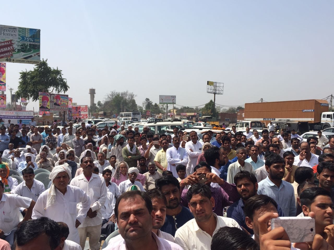 A grand welcome of BJP leader Om Mathur