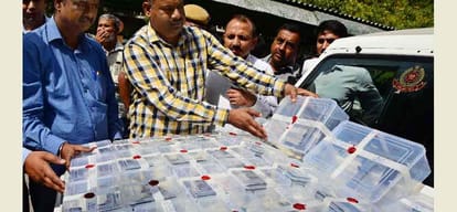 woman arrested selling weapon in delhi