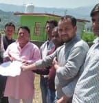  गरुड़ में एसडीएम को ज्ञापन सौपते पंचायत प्रतिनिधि   आनंद बिष्ट