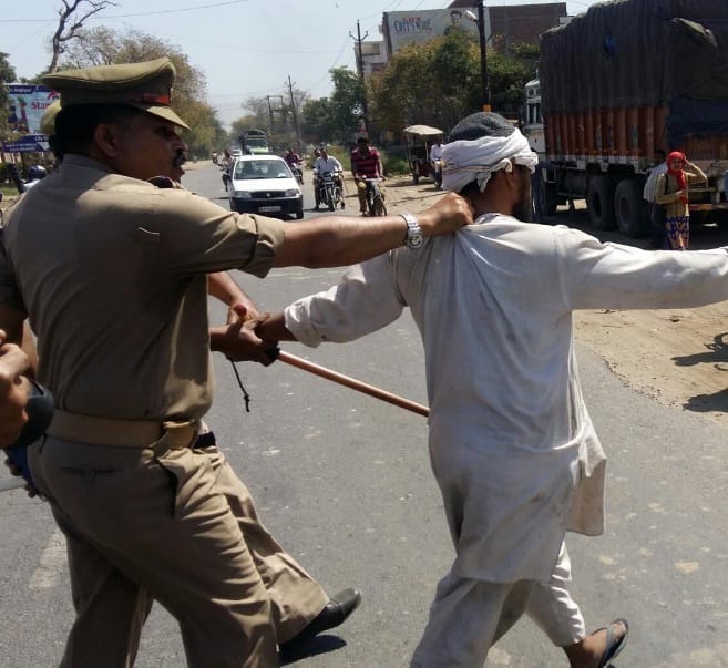 The leader of the SP had occupied, the Yogi government came to the office just after the bulldozer