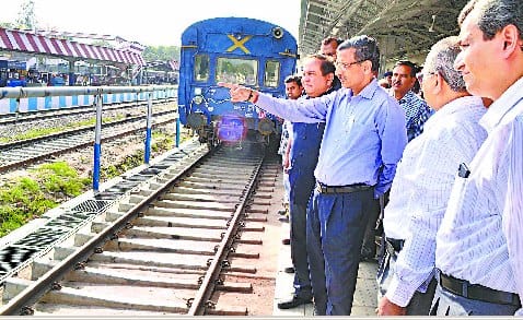 There were many flaws found at the railway station, the officer could not answer