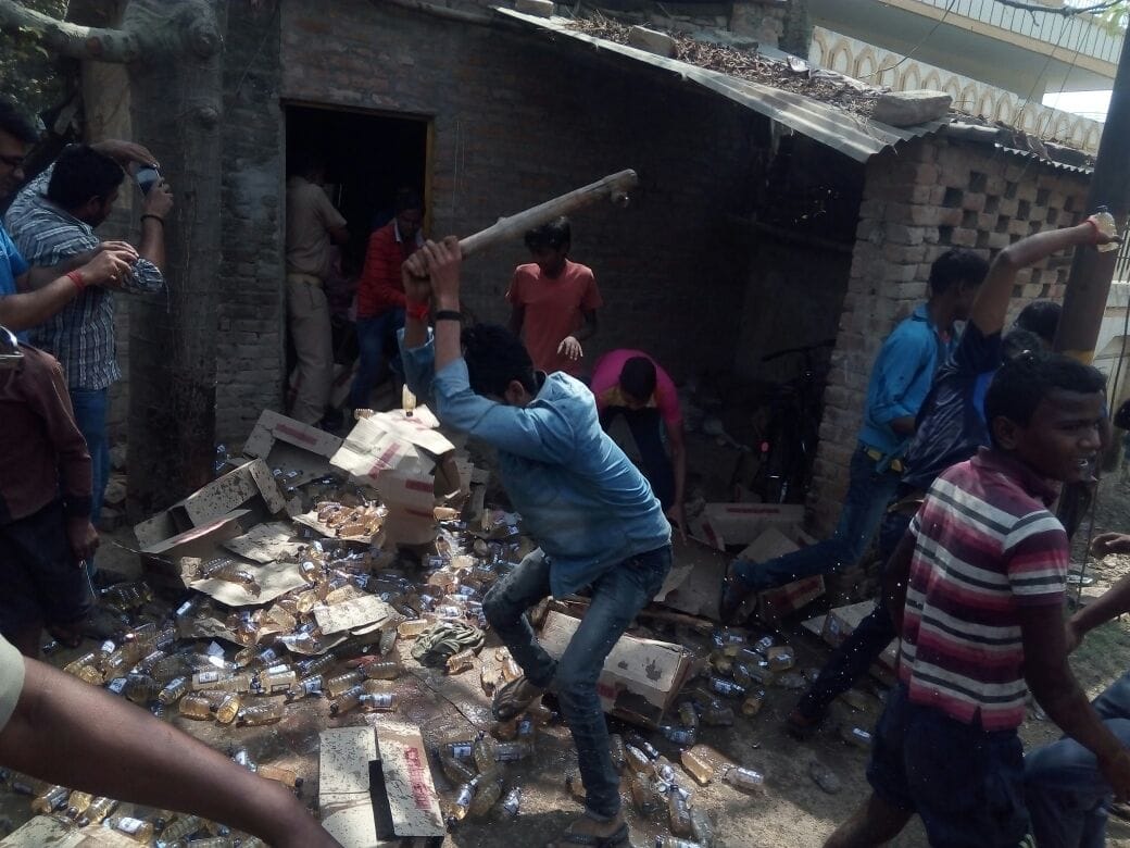 The issue of prohibition of alcoholism in Varanasi has taken a big turn, fierce demolition