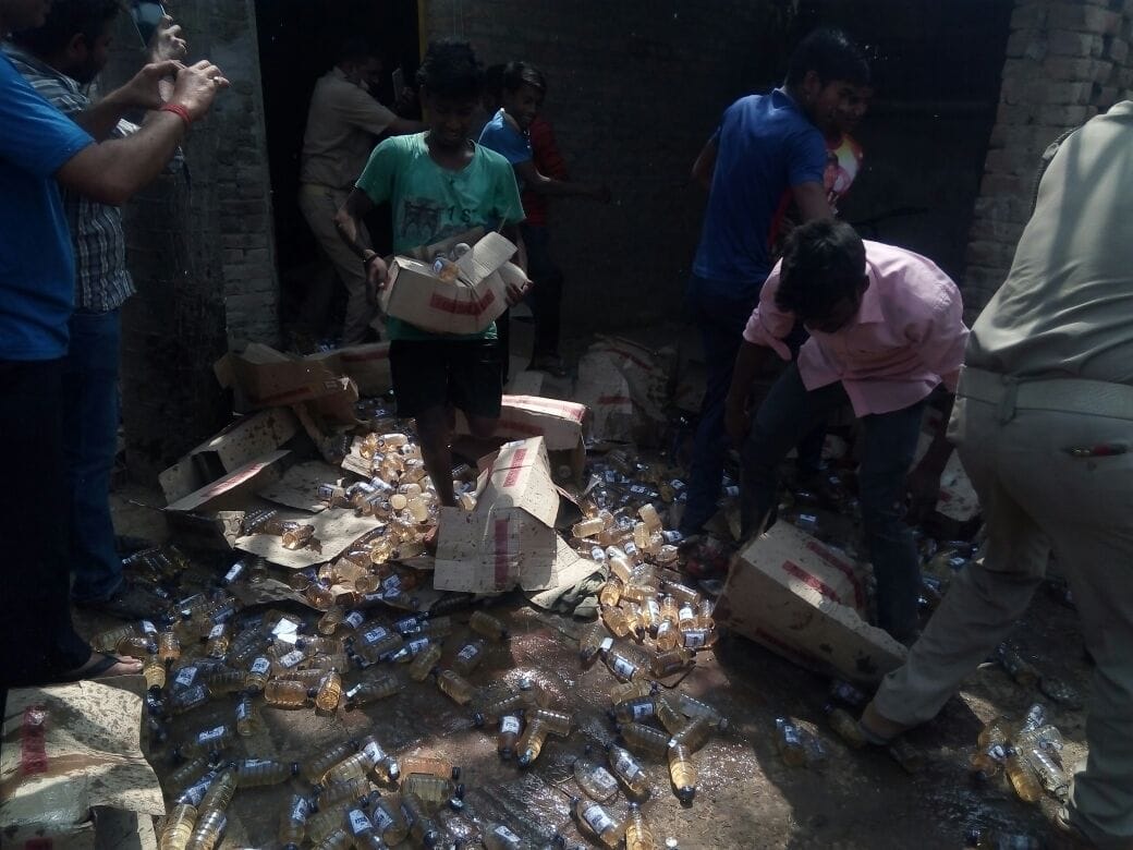 The issue of prohibition of alcoholism in Varanasi has taken a big turn, fierce demolition
