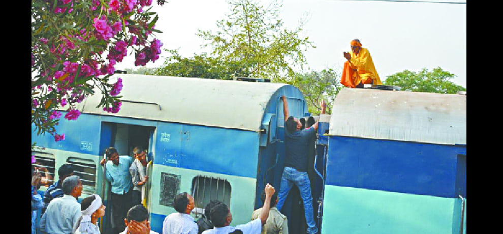 baba climbed on train and tried to catch current line for protesting in up's firozabad