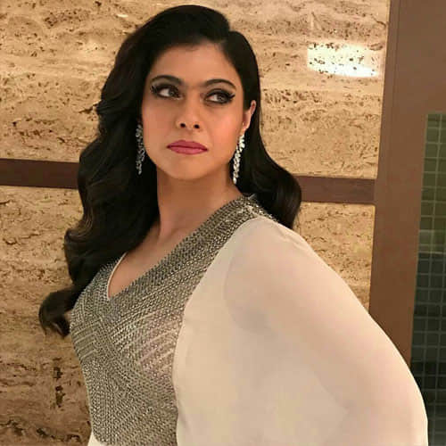 Kajol Avioded Cousin Rani Mukherjee During An Award Function