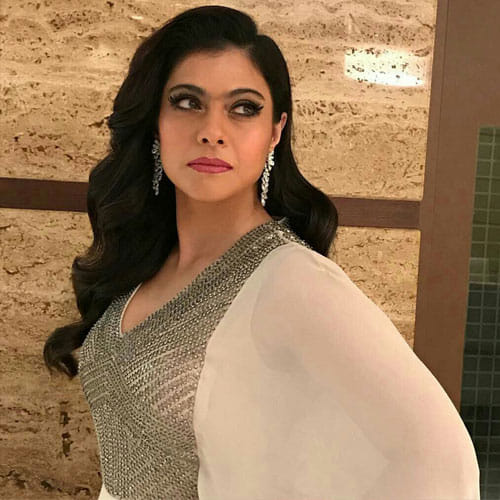 Kajol Avioded Cousin Rani Mukherjee During An Award Function