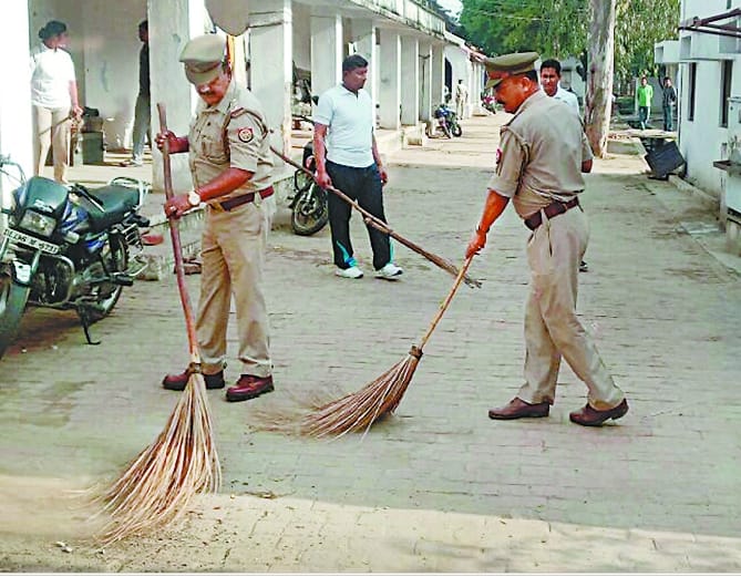 Captain with a broom in Saharanpur