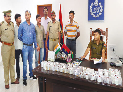 Lakhs of gold and silver robbed of the young man