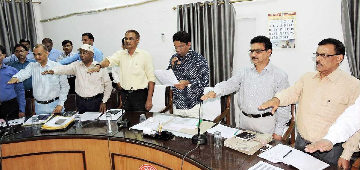 Officials, employees take oath of sanitation