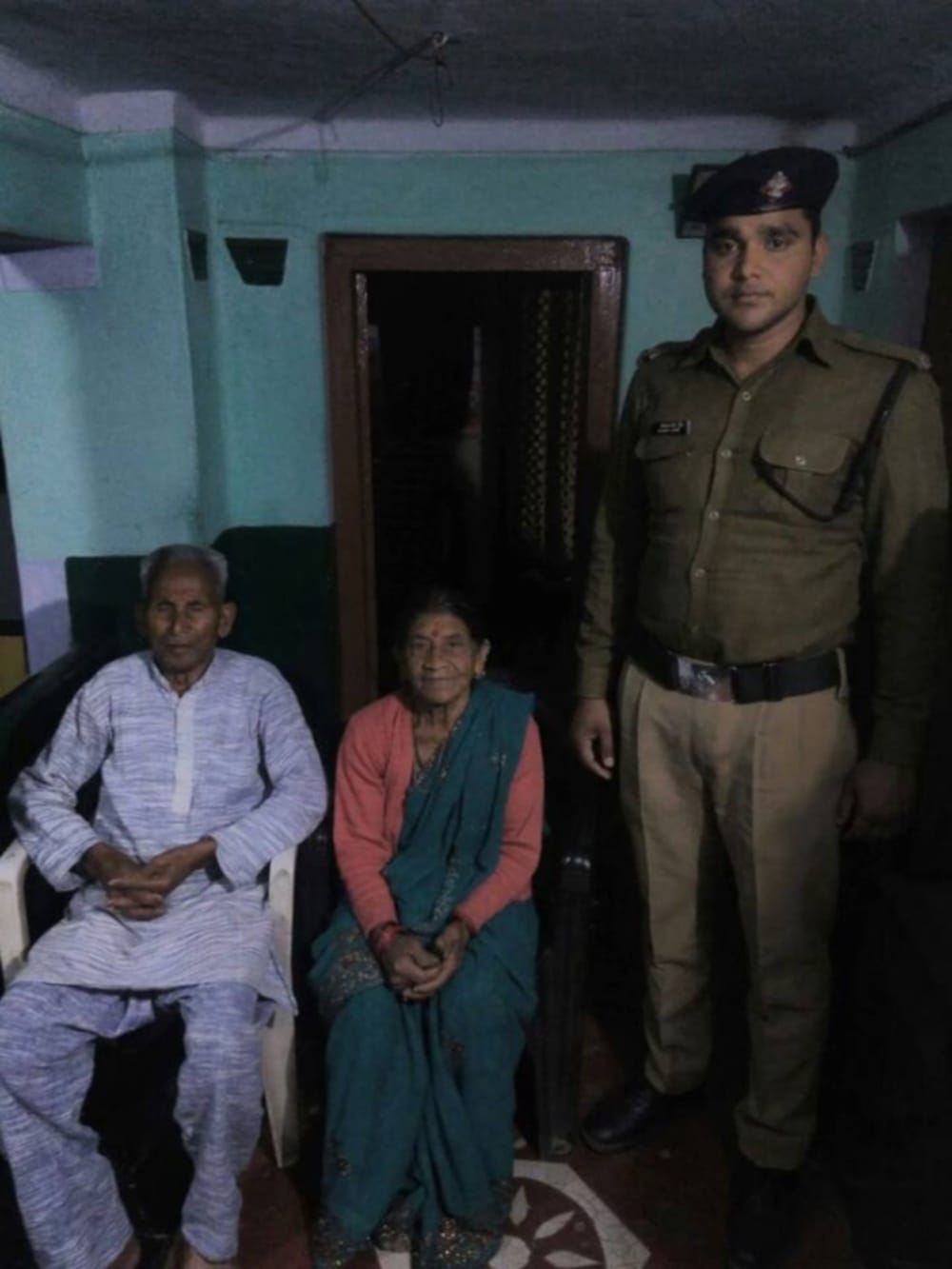 guard of cm yogi's parents take water from two km of village