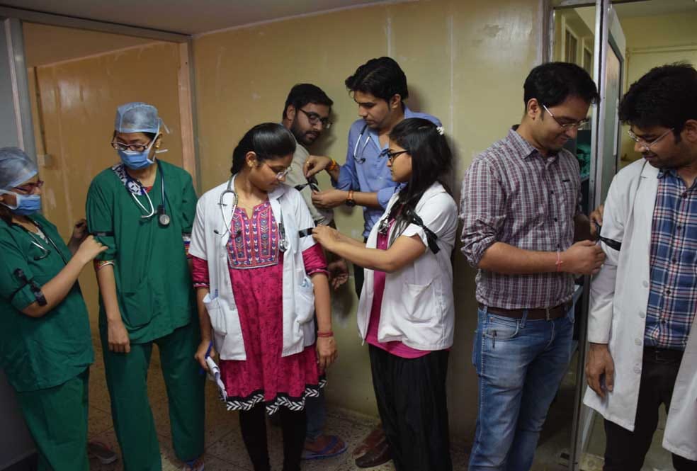 bhu doctoar use black band for the protest of maharasta chaos