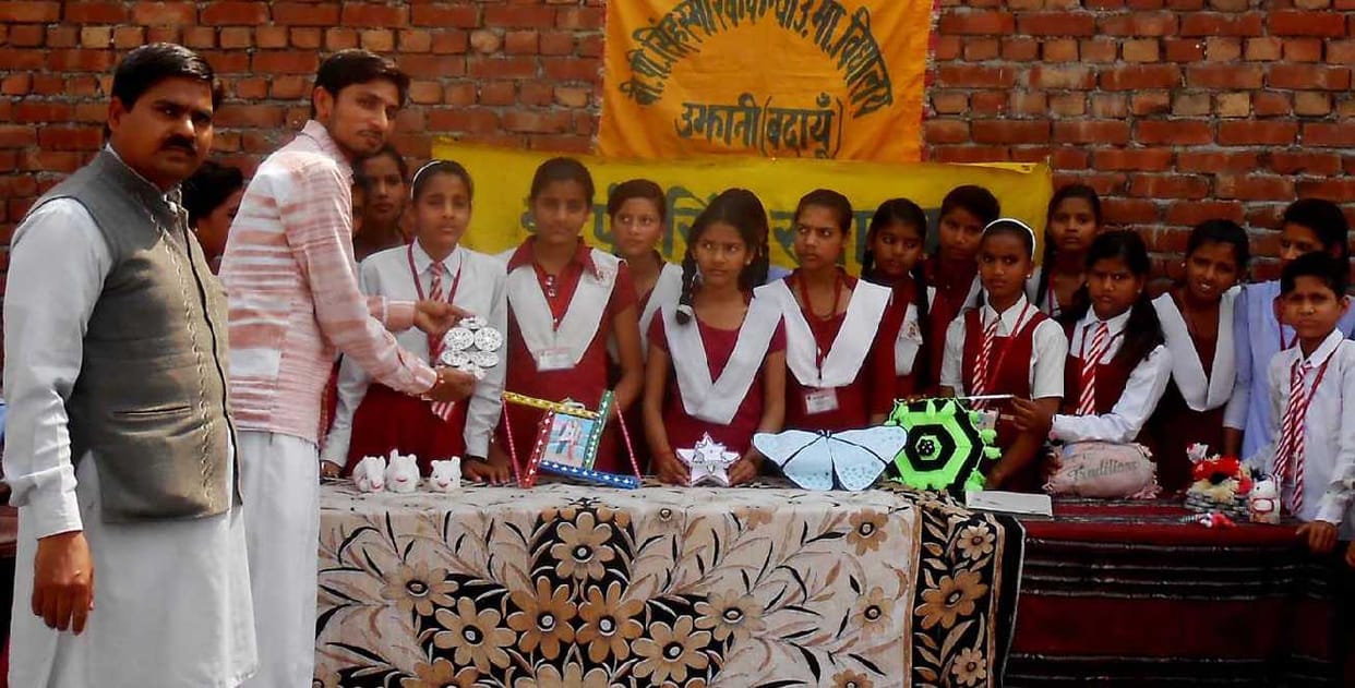 Exhibition demonstration by daughters