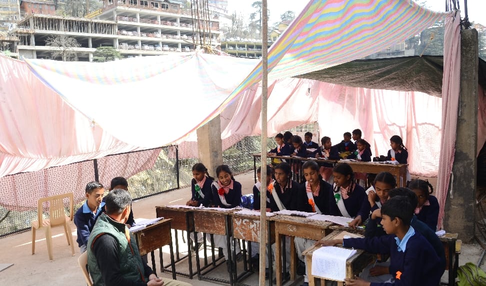 Krishna nagar School is runniing in Tent at shimla.
