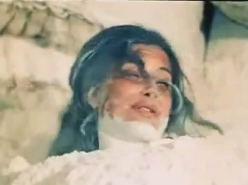 Moushumi Chatterjee became mother at the age of 18 year