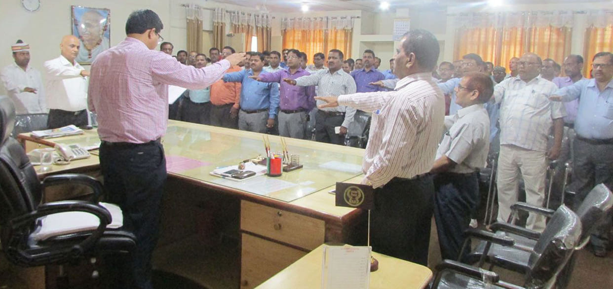 Authorities-employees to take oath of cleanliness