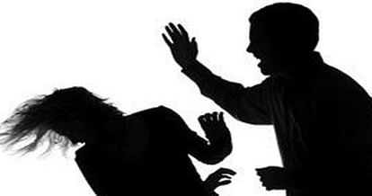Aligarh News: बच्चा पैदा न होने पर महिला को पीटा, घसीटते हुए घर से निकाला, मुकदमा दर्ज Woman beaten and thrown out of home for not giving birth to a child