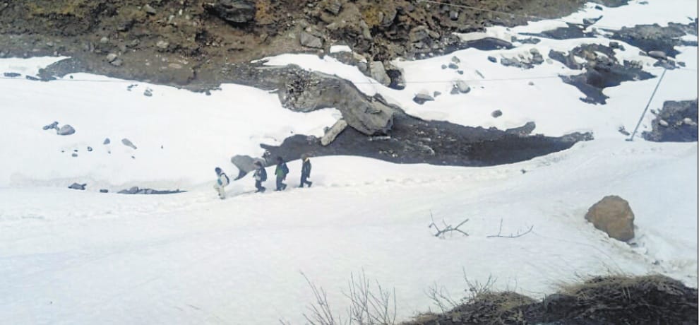 Four students crossed Rohtang Pass in 15 Hours