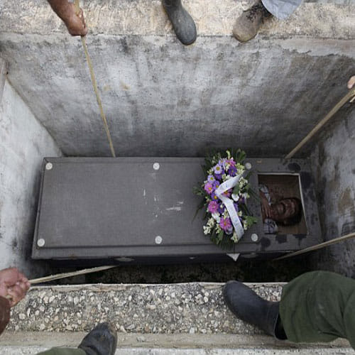 in cuba people burries alive humans