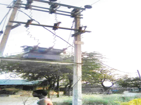 Officers forgot to give electricity by putting pillar