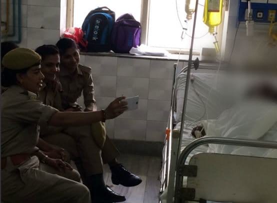 three women constables of uttar pradesh take selfie in icu with acid attack victim