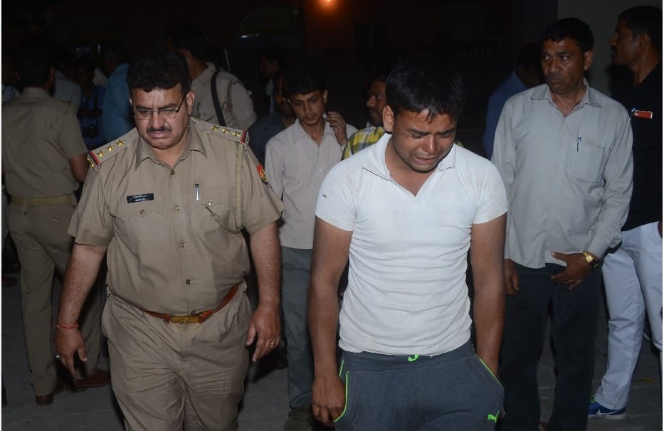 SP-BJP supporters bloody conflict in Etah, one killed