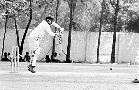 Meerut semi-finals by defeating Gorakhpur by 142 runs