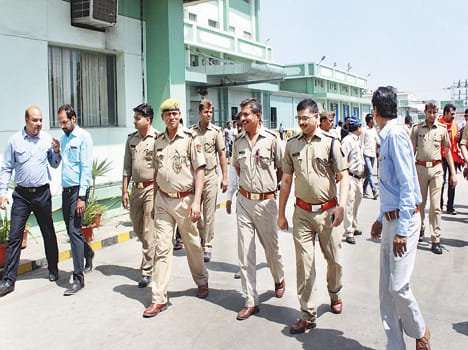 City magistrate stopped at factory gate on inquiry