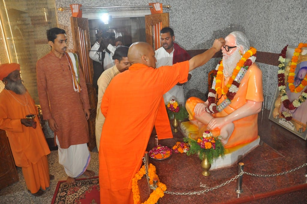 Aadityanath worshiped his Lord and Guru