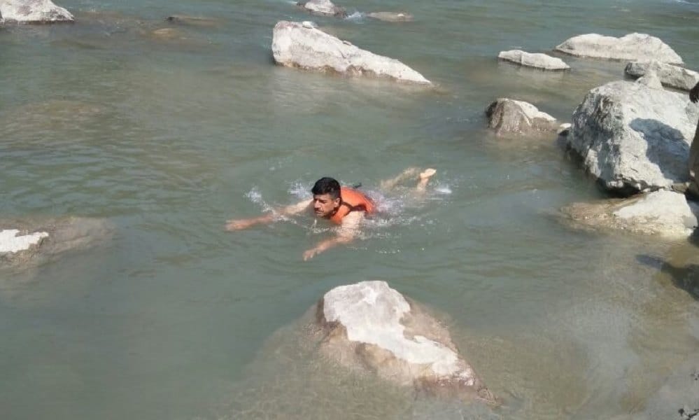 brother and sister flows in alaknanda