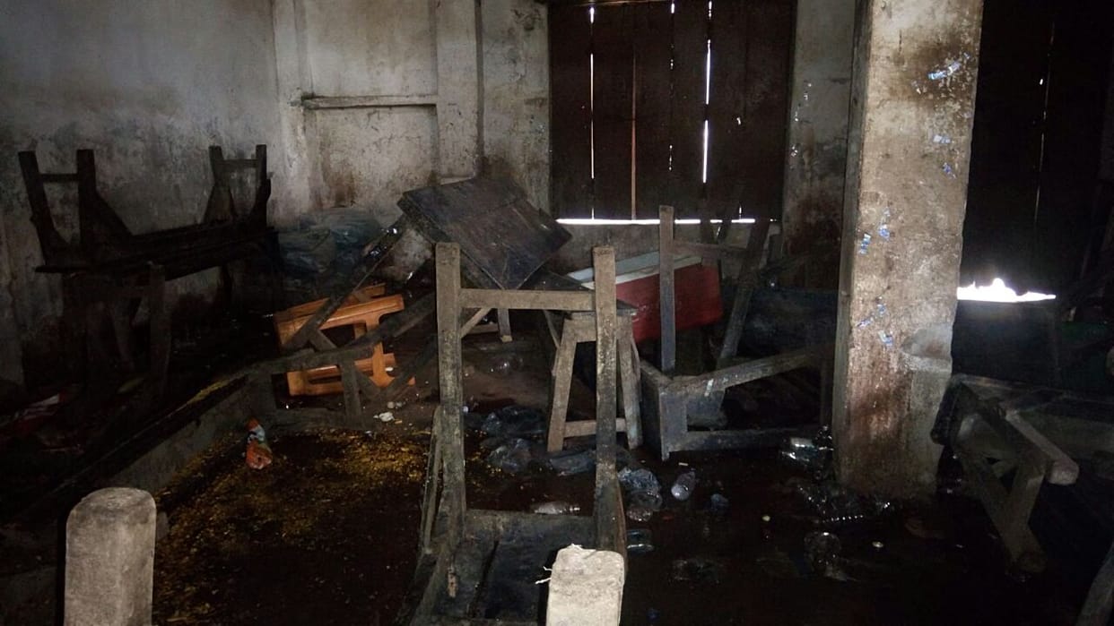 Demolition of liquor shops in Varanasi, demonstrations at PM office