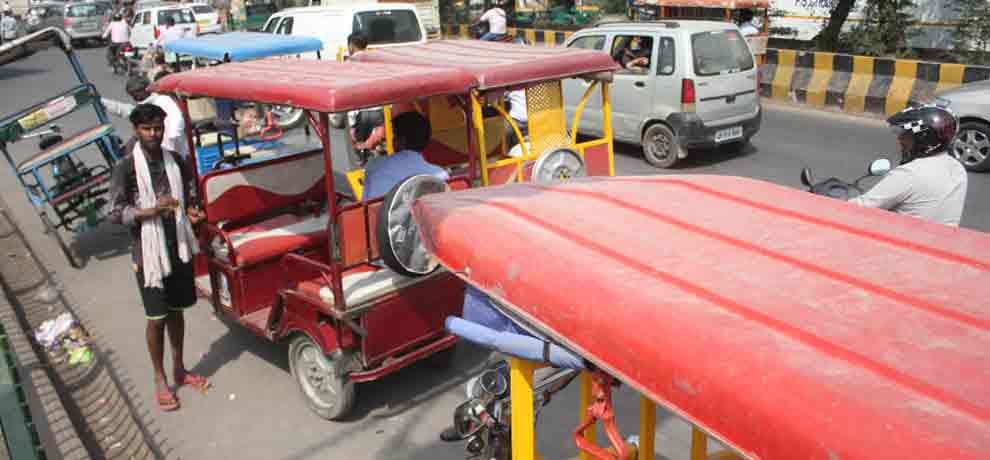 e rickshaw is becoming problem in noida city