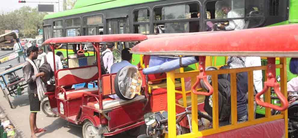 e-rickshaw driver asked to run in city 