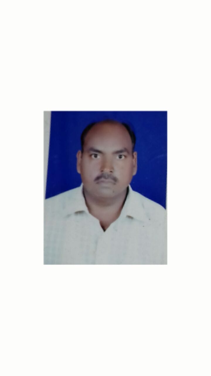 a farmer try to attempt to side in the front of gorakhnath temple