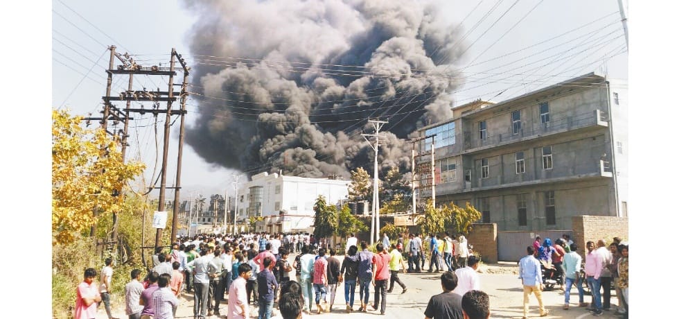 Tyre factory gutted in fire Baddi Solan himachal Pradesh