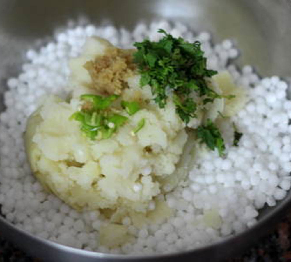 this navratri try sabudana vada and green chutney recipe