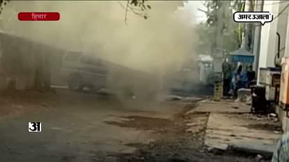 SMOKE AND FIRE BROKE OUT WHILE A MECHANIC REPAIRING A CAR