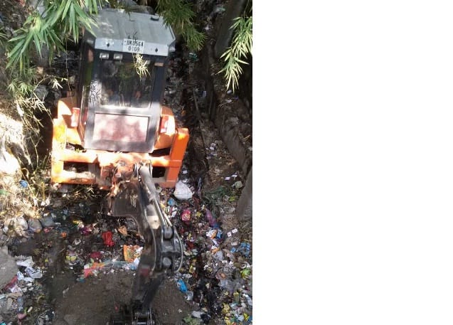 JCB in the Bhagirathi Nullah for cleanliness